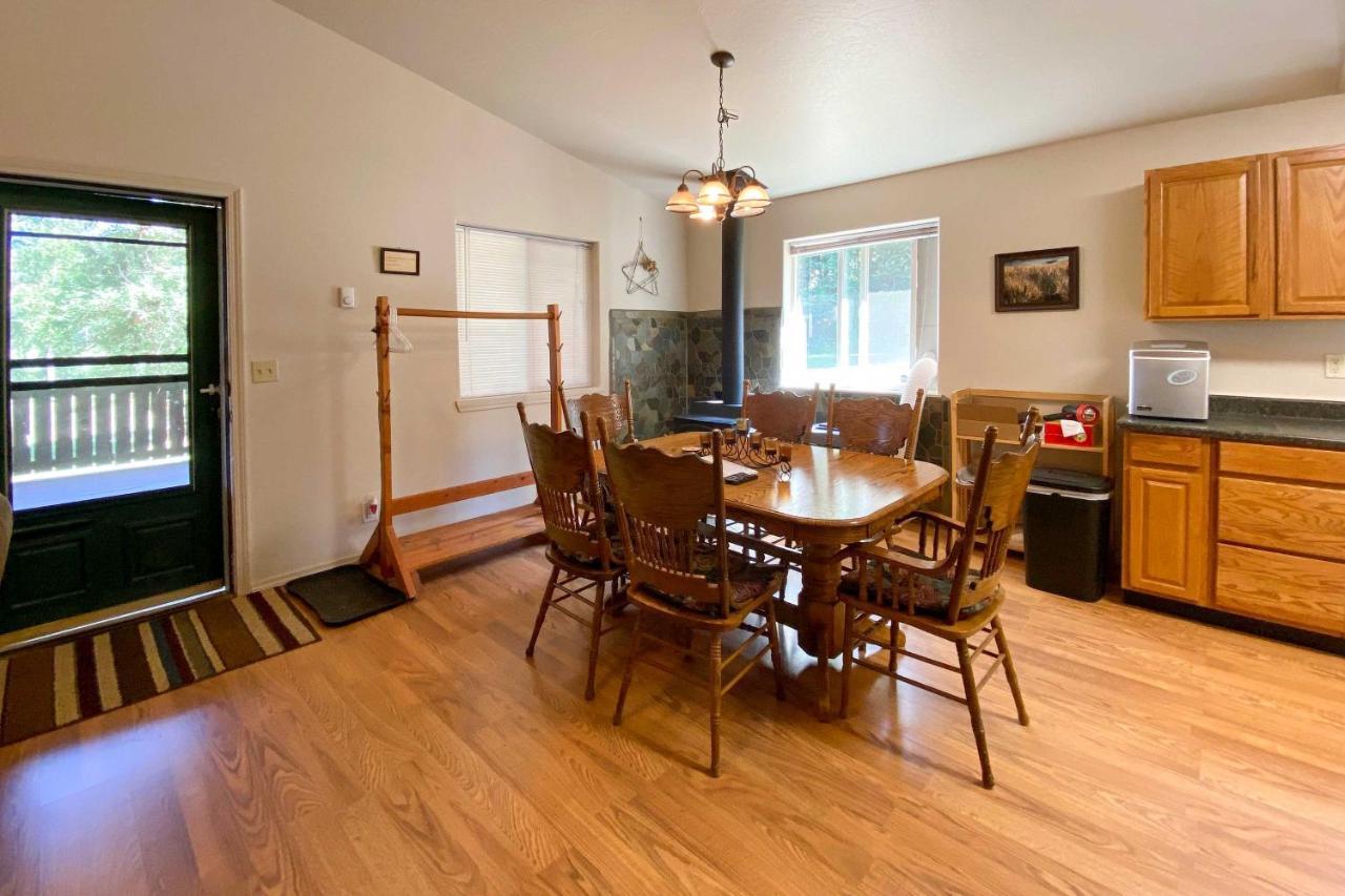 Private 2-Acre Retreat With Mtn Views, Walk To River Saint Maries Екстериор снимка